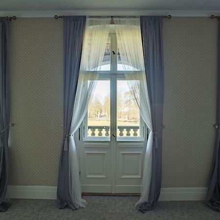 Palac Kobylniki Hotel Obrzycko ภายนอก รูปภาพ