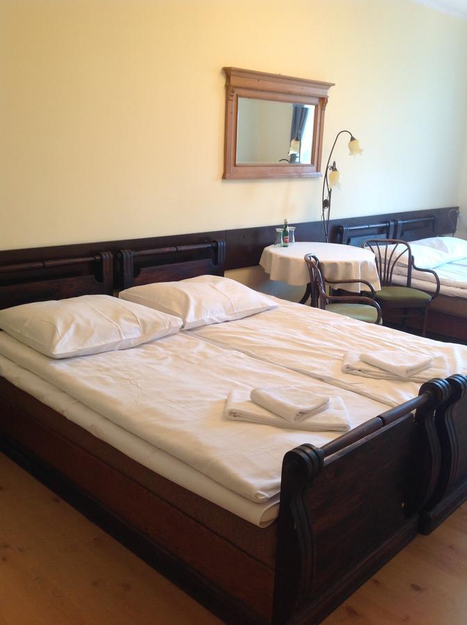 Palac Kobylniki Hotel Obrzycko ภายนอก รูปภาพ