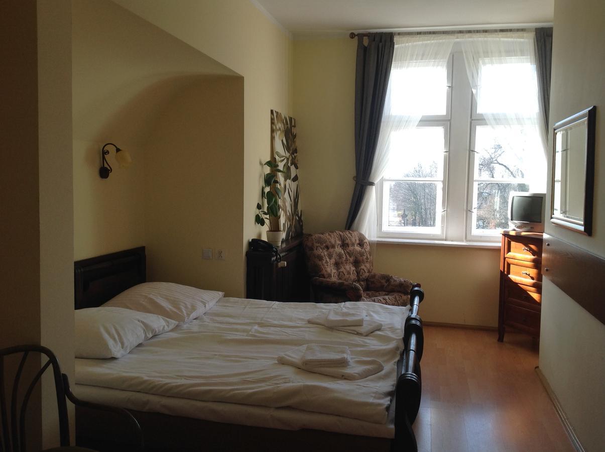 Palac Kobylniki Hotel Obrzycko ภายนอก รูปภาพ