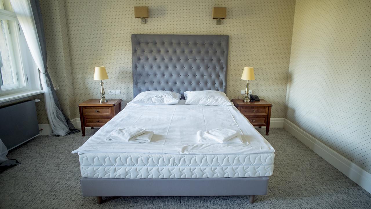 Palac Kobylniki Hotel Obrzycko ภายนอก รูปภาพ