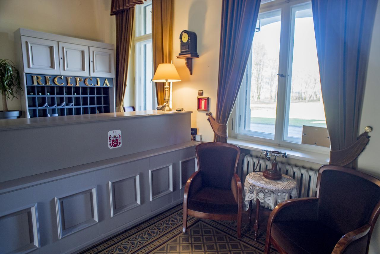 Palac Kobylniki Hotel Obrzycko ภายนอก รูปภาพ