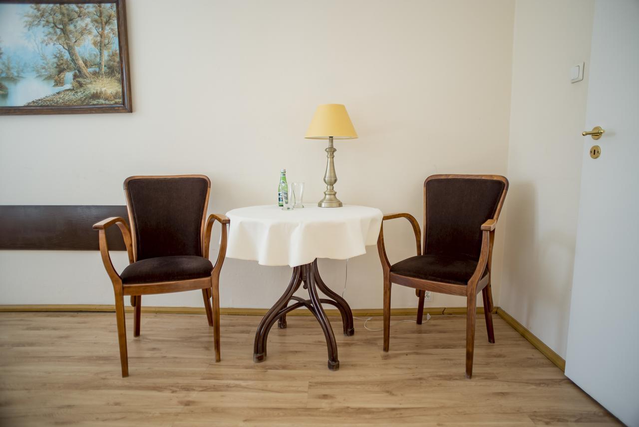 Palac Kobylniki Hotel Obrzycko ภายนอก รูปภาพ