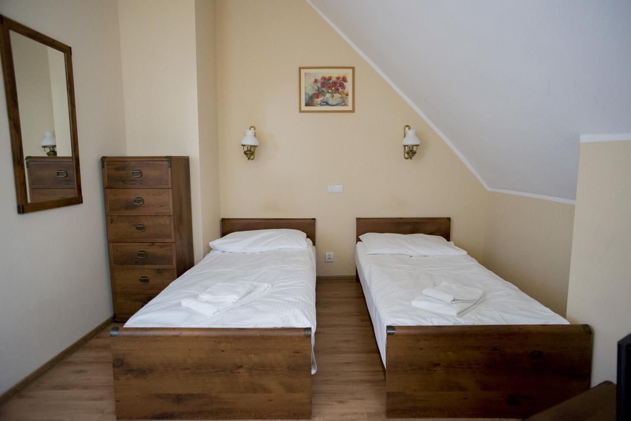Palac Kobylniki Hotel Obrzycko ภายนอก รูปภาพ