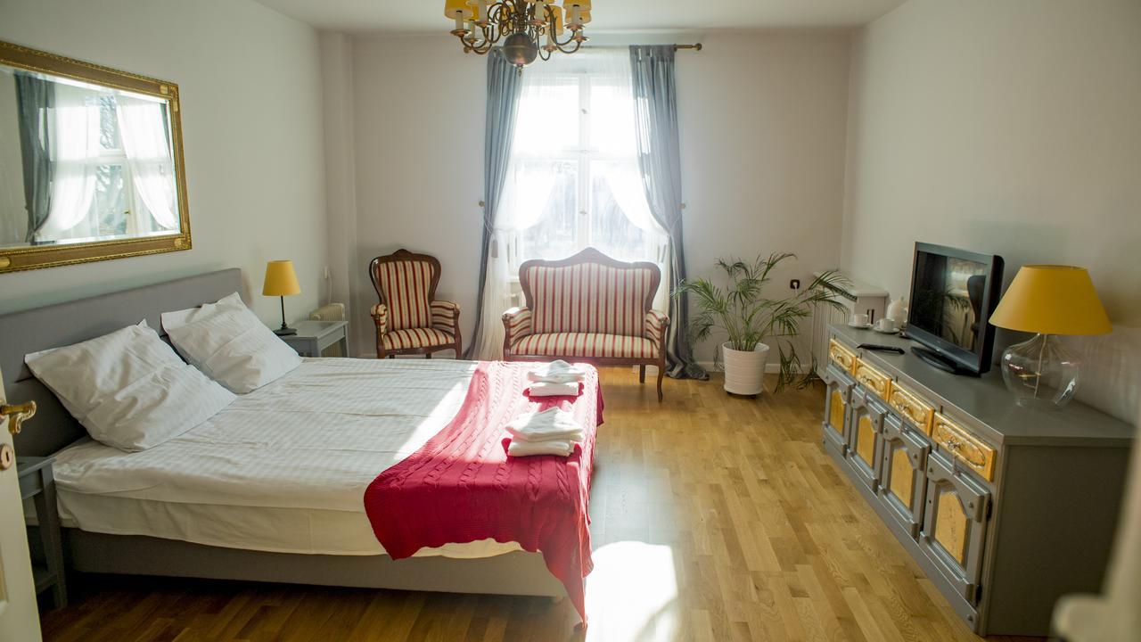 Palac Kobylniki Hotel Obrzycko ภายนอก รูปภาพ