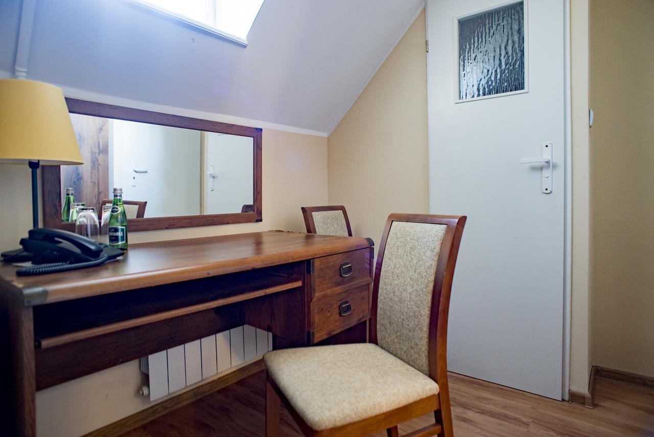 Palac Kobylniki Hotel Obrzycko ภายนอก รูปภาพ