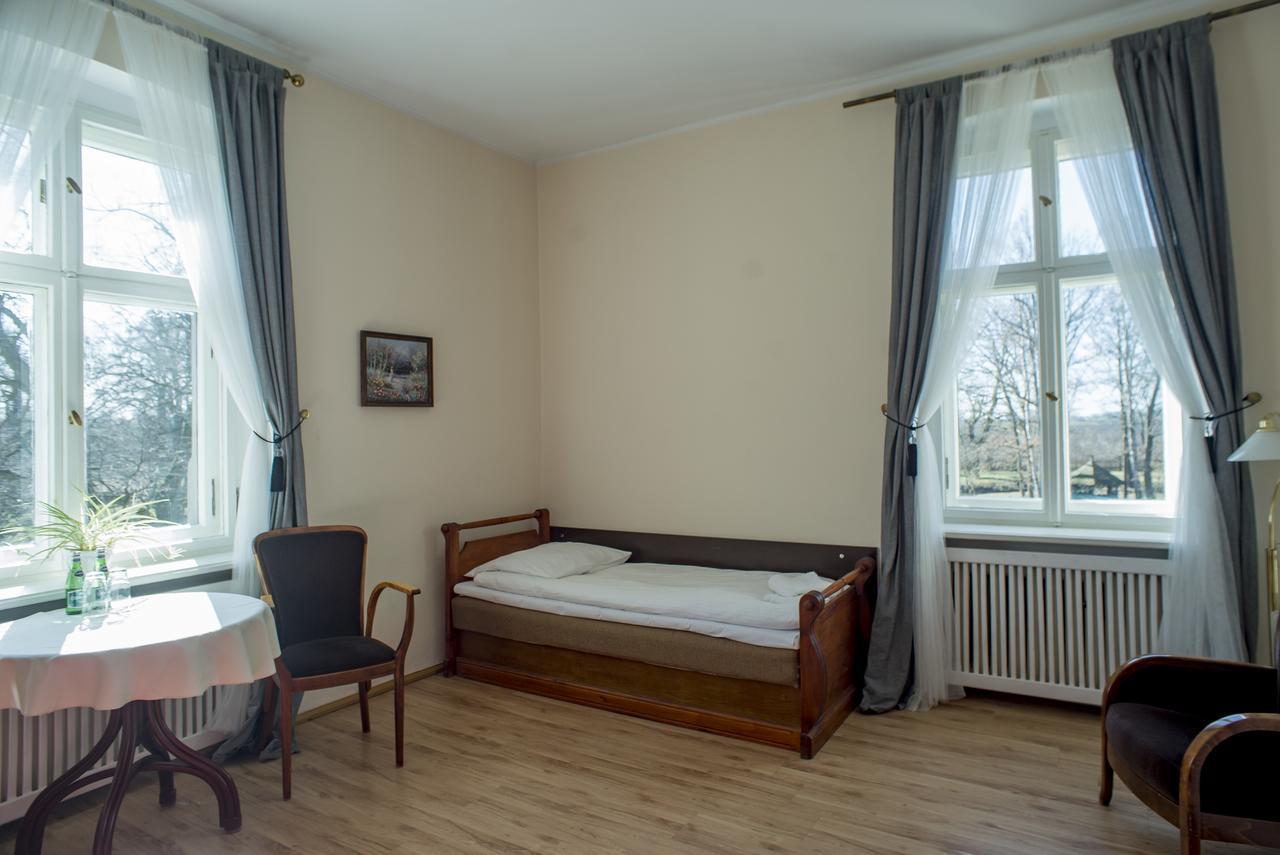 Palac Kobylniki Hotel Obrzycko ภายนอก รูปภาพ