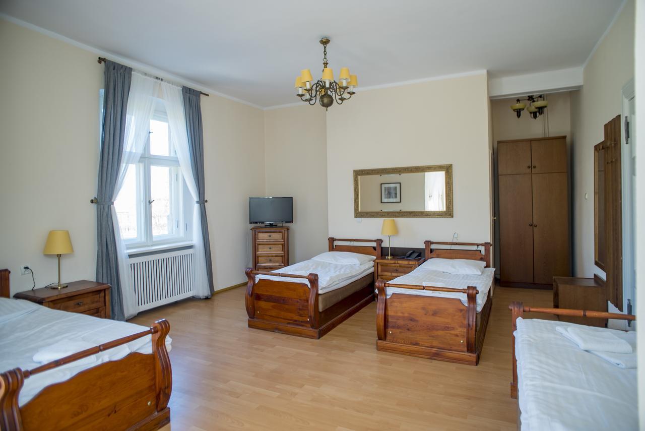 Palac Kobylniki Hotel Obrzycko ภายนอก รูปภาพ