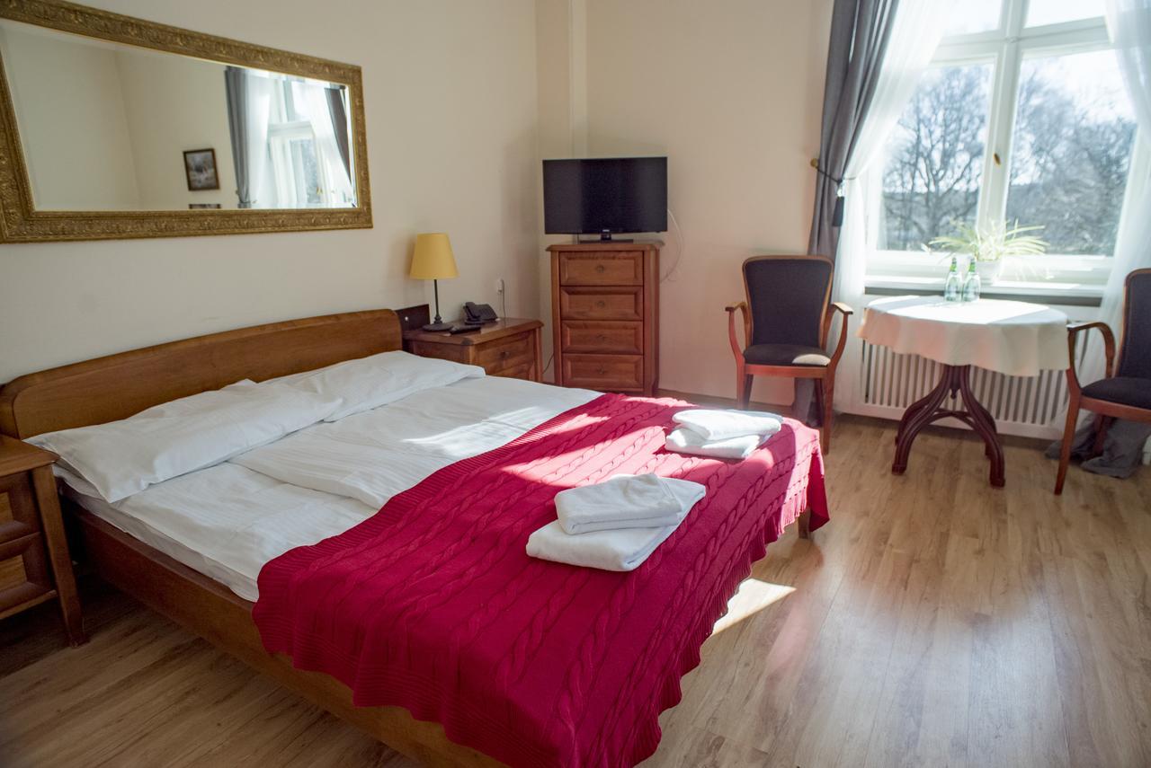 Palac Kobylniki Hotel Obrzycko ภายนอก รูปภาพ