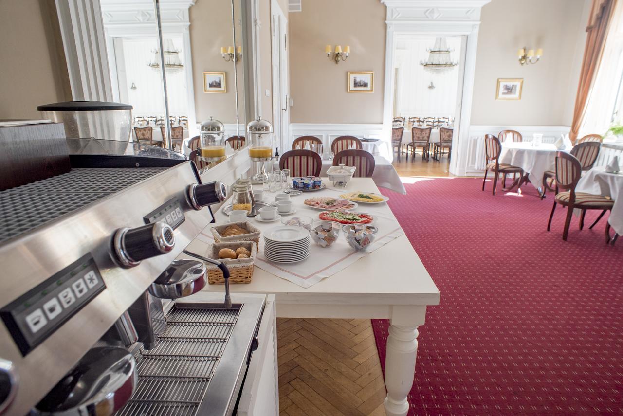 Palac Kobylniki Hotel Obrzycko ภายนอก รูปภาพ