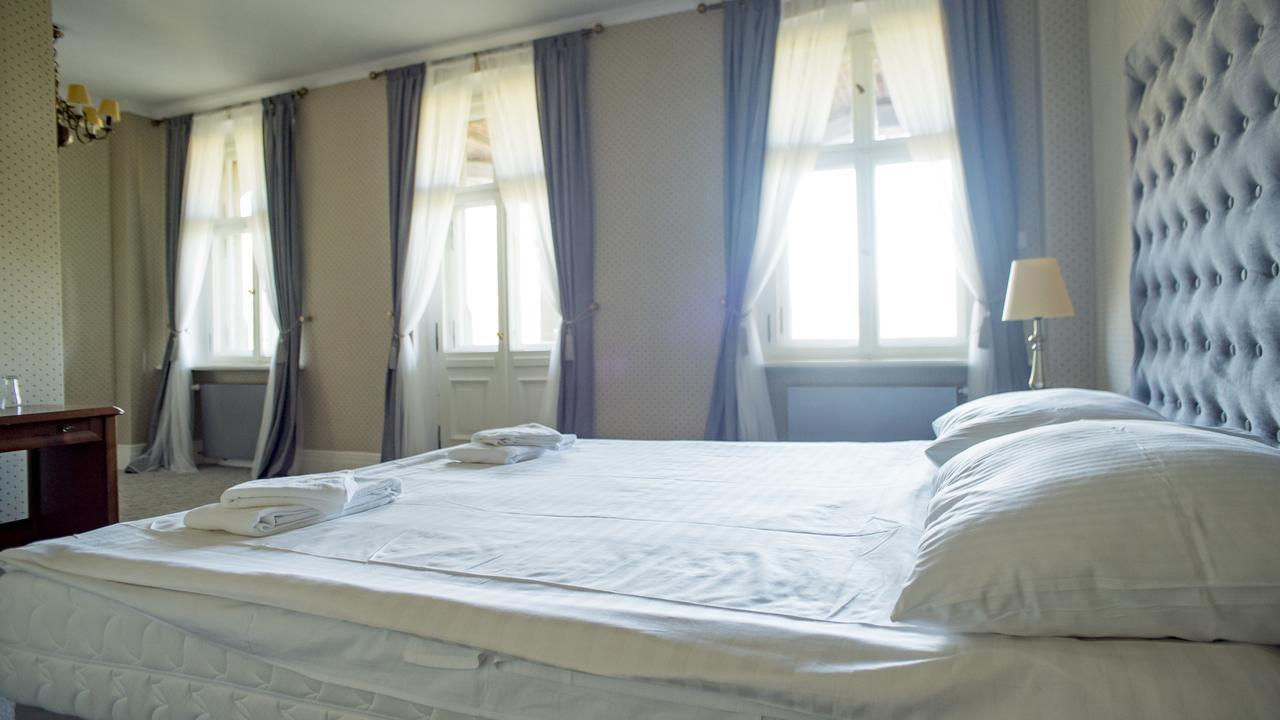 Palac Kobylniki Hotel Obrzycko ภายนอก รูปภาพ